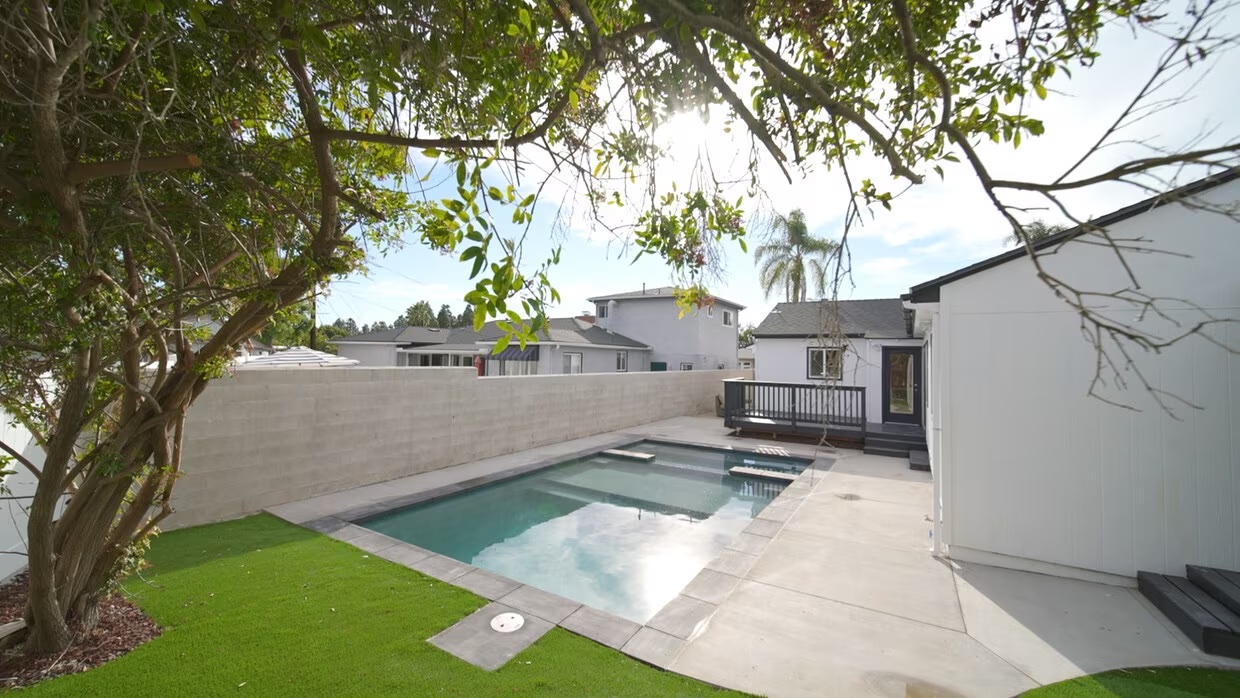 4923 Rockford Dr.
